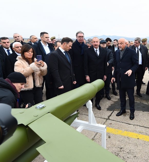 Prezidenti İlham Əliyev və Aleksandar Vuçiç hərbi texnika və avadanlıqlara baxıblar (FOTO)