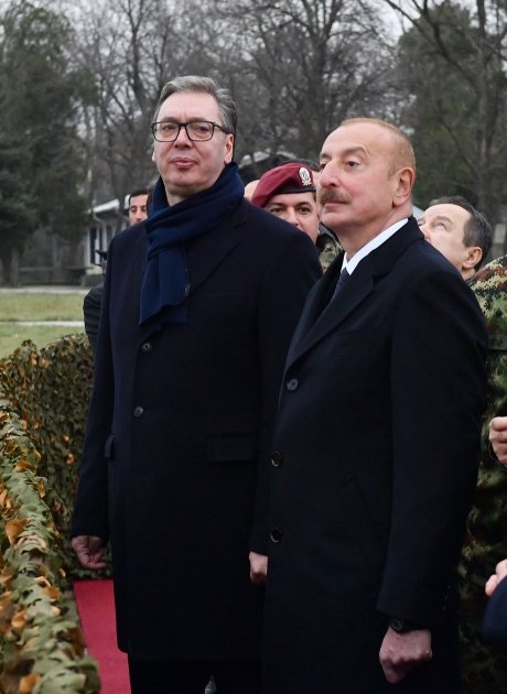 Prezidenti İlham Əliyev və Aleksandar Vuçiç hərbi texnika və avadanlıqlara baxıblar (FOTO)