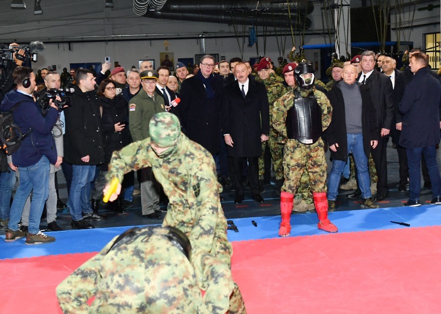 Prezidenti İlham Əliyev və Aleksandar Vuçiç hərbi texnika və avadanlıqlara baxıblar (FOTO)