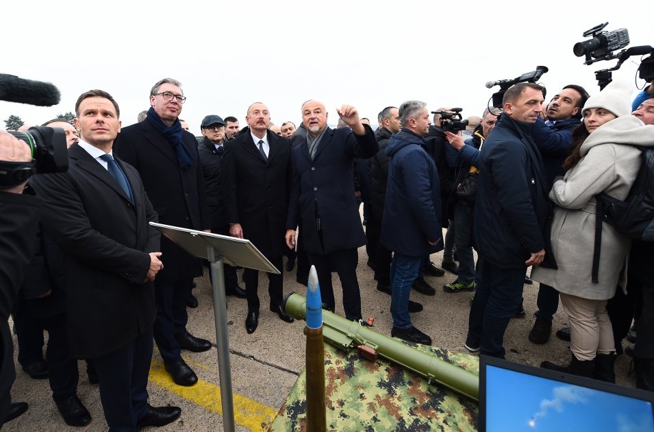 Prezidenti İlham Əliyev və Aleksandar Vuçiç hərbi texnika və avadanlıqlara baxıblar (FOTO)