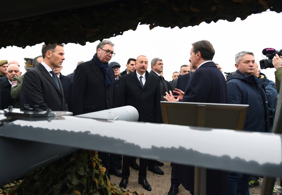 Prezidenti İlham Əliyev və Aleksandar Vuçiç hərbi texnika və avadanlıqlara baxıblar (FOTO)
