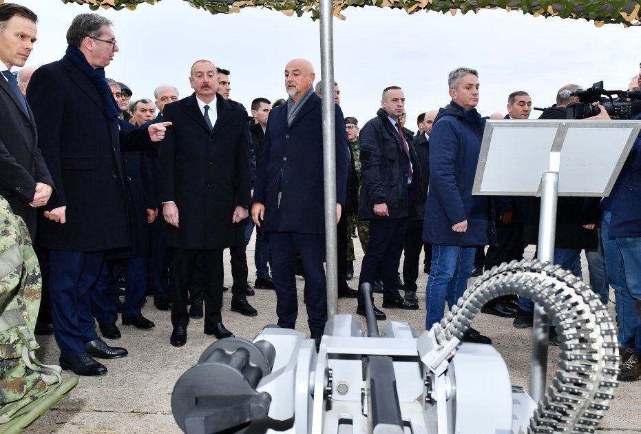 Prezidenti İlham Əliyev və Aleksandar Vuçiç hərbi texnika və avadanlıqlara baxıblar (FOTO)