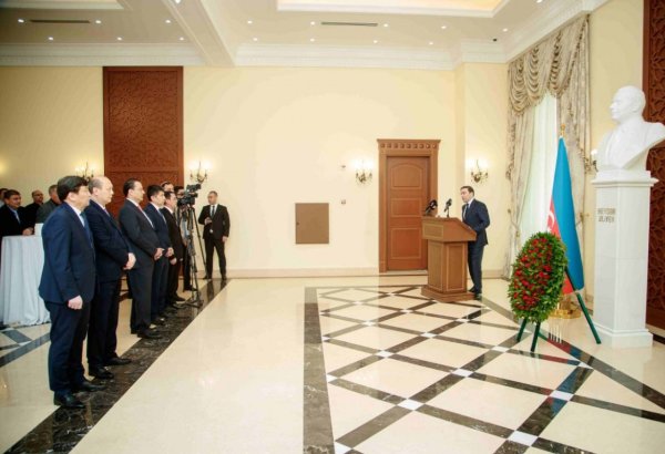 Ümummilli Lider Heydər Əliyevin xatirəsi Türkmənistanda anılıb