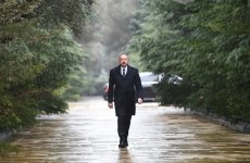 Prezident İlham Əliyev Ümummilli Lider Heydər Əliyevin məzarını ziyarət edib (FOTO/VİDEO) (YENİLƏNİB)