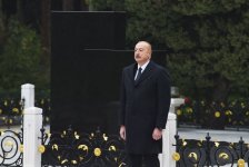 Prezident İlham Əliyev Ümummilli Lider Heydər Əliyevin məzarını ziyarət edib (FOTO/VİDEO) (YENİLƏNİB)