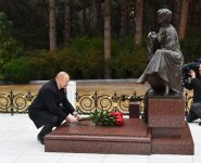 Prezident İlham Əliyev Ümummilli Lider Heydər Əliyevin məzarını ziyarət edib (FOTO/VİDEO) (YENİLƏNİB)