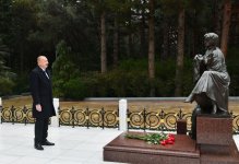 Prezident İlham Əliyev Ümummilli Lider Heydər Əliyevin məzarını ziyarət edib (FOTO/VİDEO) (YENİLƏNİB)