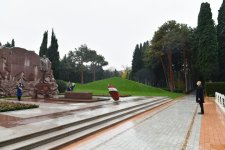 Prezident İlham Əliyev Ümummilli Lider Heydər Əliyevin məzarını ziyarət edib (FOTO/VİDEO) (YENİLƏNİB)