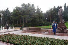 Prezident İlham Əliyev Ümummilli Lider Heydər Əliyevin məzarını ziyarət edib (FOTO/VİDEO) (YENİLƏNİB)
