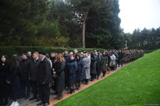 Azərbaycan xalqı Ulu Öndər Heydər Əliyevin xatirəsini yad edir (FOTO)