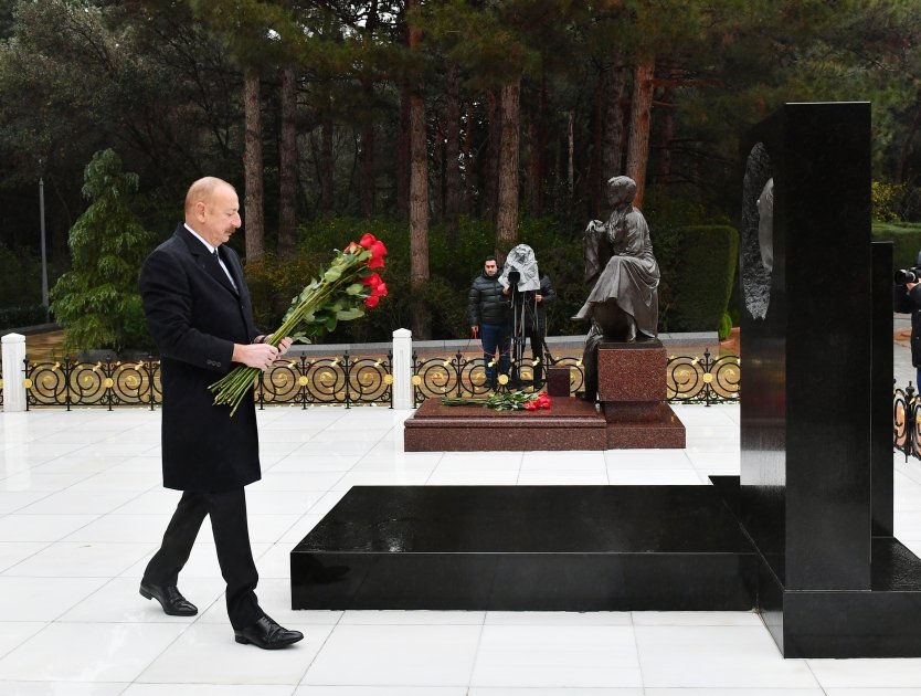 Prezident İlham Əliyev Ümummilli Lider Heydər Əliyevin məzarını ziyarət edib (FOTO/VİDEO) (YENİLƏNİB)
