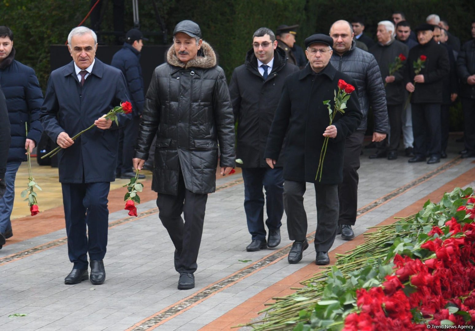 Azərbaycan xalqı Ulu Öndər Heydər Əliyevin xatirəsini yad edir (FOTO)