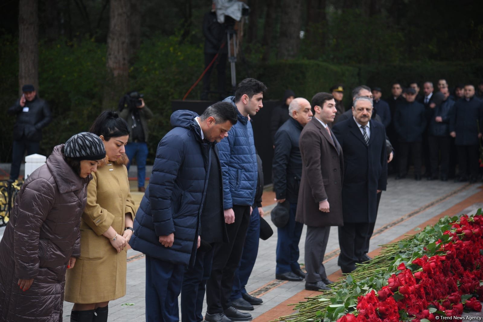 Azərbaycan xalqı Ulu Öndər Heydər Əliyevin xatirəsini yad edir (FOTO)