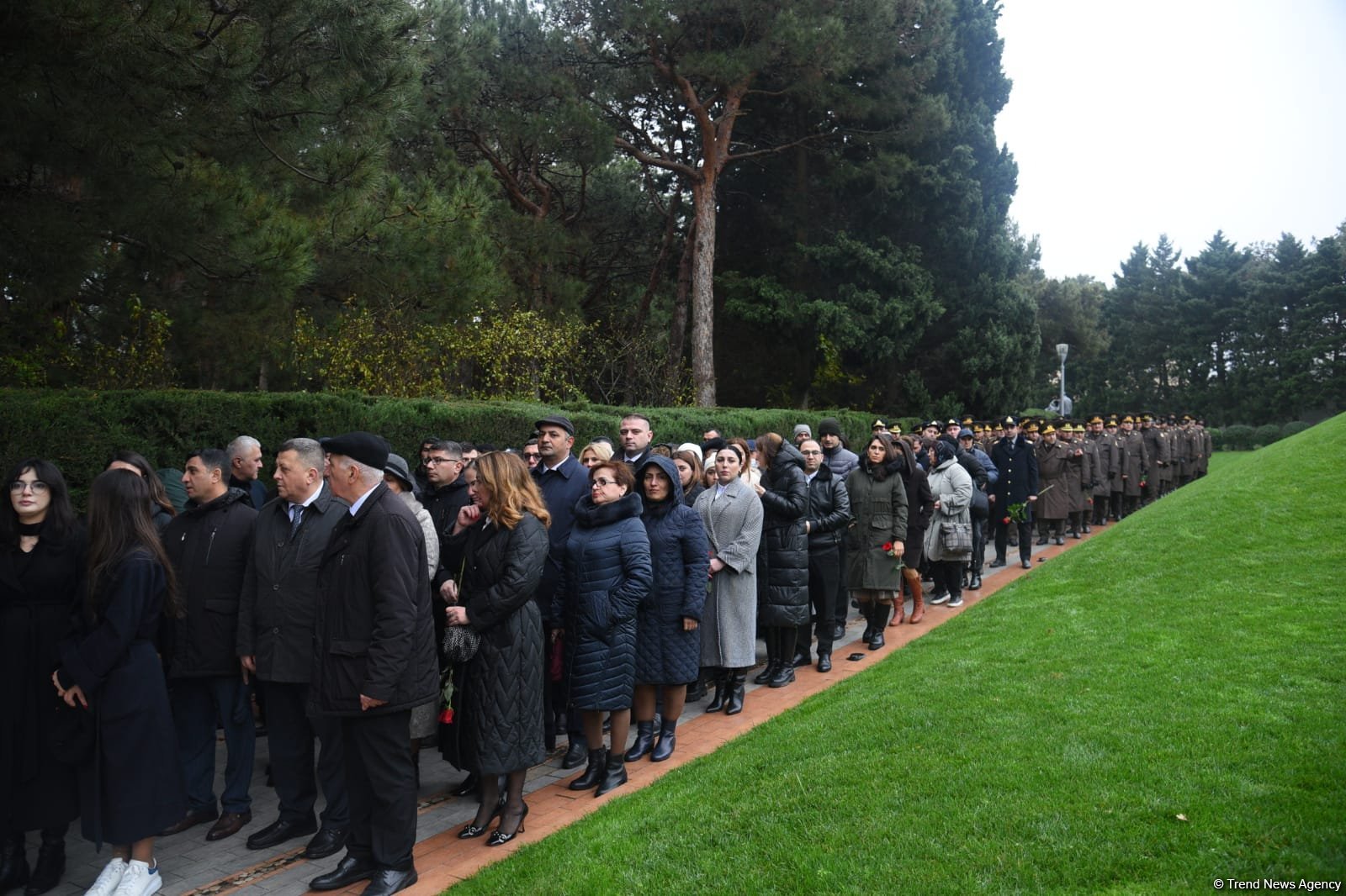 Azərbaycan xalqı Ulu Öndər Heydər Əliyevin xatirəsini yad edir (FOTO)