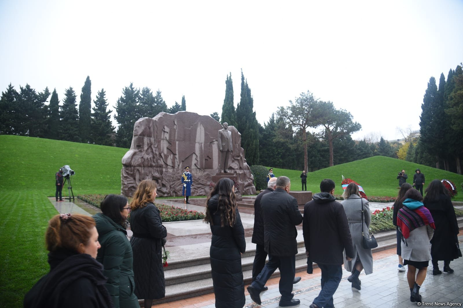 Azərbaycan xalqı Ulu Öndər Heydər Əliyevin xatirəsini yad edir (FOTO)