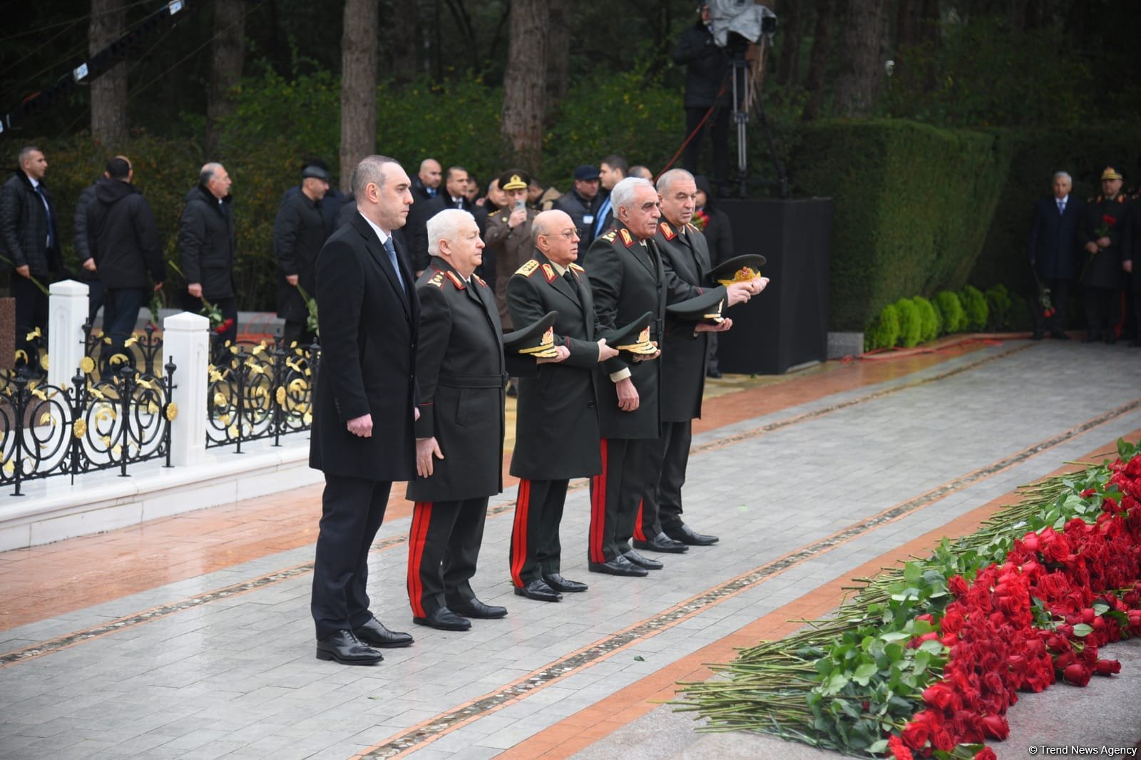 Azərbaycan xalqı Ulu Öndər Heydər Əliyevin xatirəsini yad edir (FOTO)