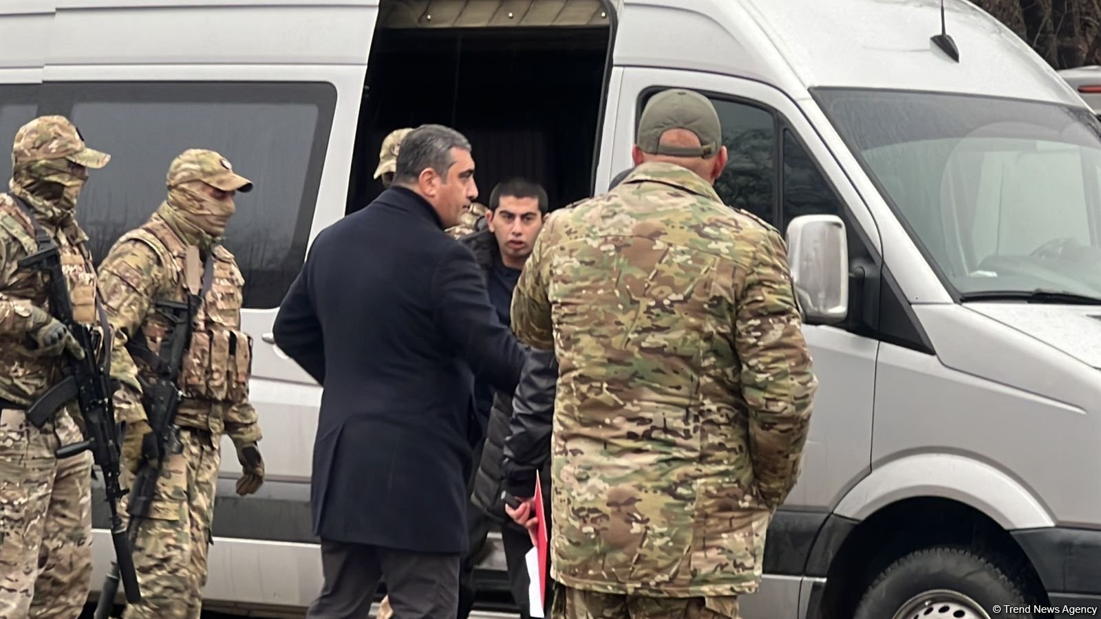 Ermənistan iki əsirimizi geri qaytardı (FOTO/VİDEO)