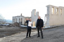 Prezident İlham Əliyev Şuşa şəhərinin Qarabağ küçəsində aparılan tikinti işləri ilə tanış olub (FOTO/VİDEO) (YENİLƏNİB)