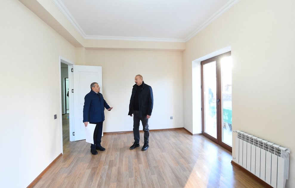 Prezident İlham Əliyev Şuşada 23 binadan ibarət ilk yaşayış kompleksində aparılan tikinti işlərinin gedişi ilə tanış olub (FOTO/VİDEO) (YENİLƏNİB)