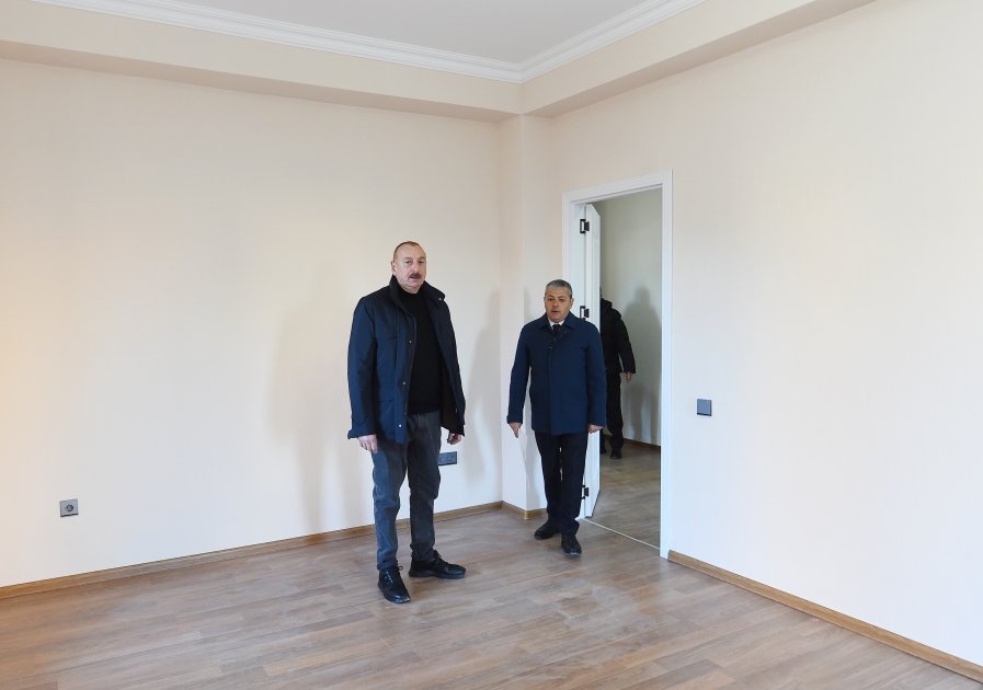 Prezident İlham Əliyev Şuşada 23 binadan ibarət ilk yaşayış kompleksində aparılan tikinti işlərinin gedişi ilə tanış olub (FOTO/VİDEO) (YENİLƏNİB)