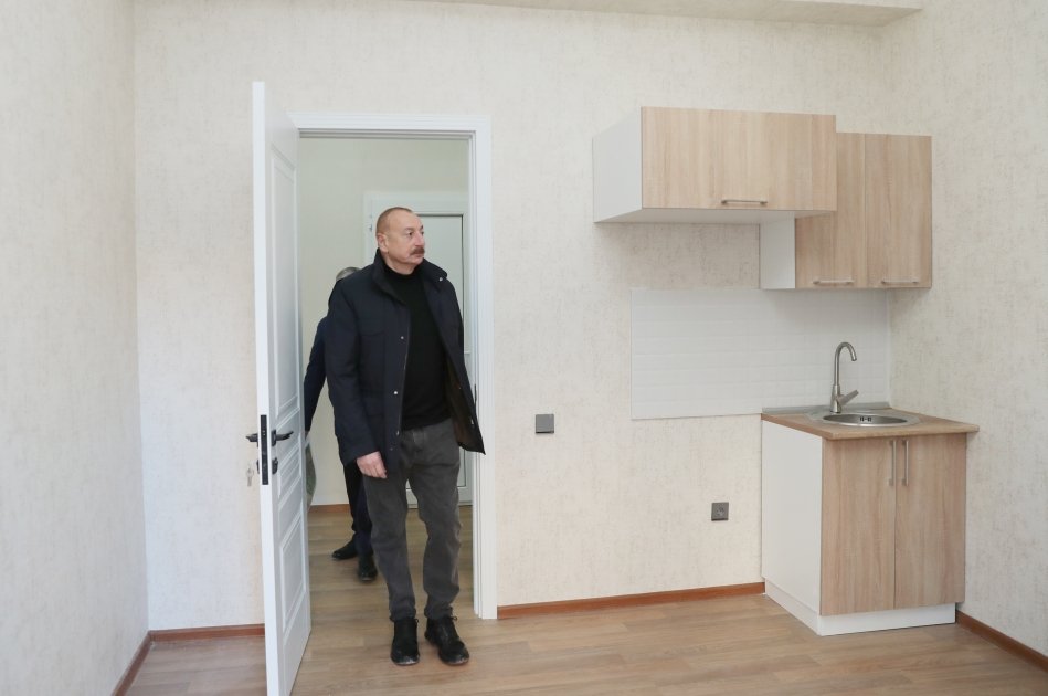 Prezident İlham Əliyev Şuşada 23 binadan ibarət ilk yaşayış kompleksində aparılan tikinti işlərinin gedişi ilə tanış olub (FOTO/VİDEO) (YENİLƏNİB)