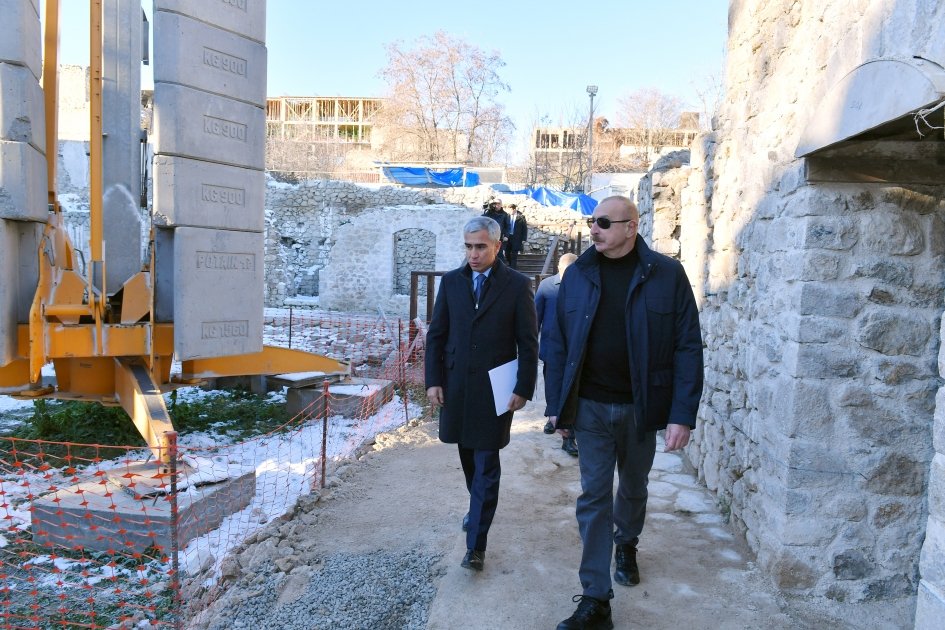 Prezident İlham Əliyev Şuşada Aşağı Gövhər Ağa məscidində aparılan bərpa işləri ilə tanış olub (FOTO/VİDEO) (YENİLƏNİB)