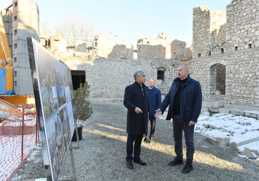 Prezident İlham Əliyev Şuşada Aşağı Gövhər Ağa məscidində aparılan bərpa işləri ilə tanış olub (FOTO/VİDEO) (YENİLƏNİB)