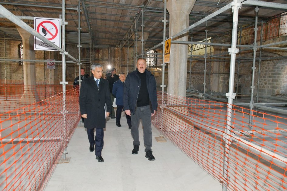 Prezident İlham Əliyev Şuşada Aşağı Gövhər Ağa məscidində aparılan bərpa işləri ilə tanış olub (FOTO/VİDEO) (YENİLƏNİB)