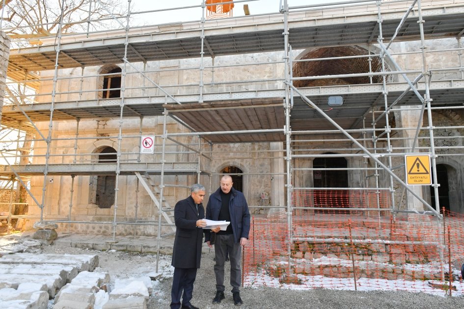 Prezident İlham Əliyev Şuşada Aşağı Gövhər Ağa məscidində aparılan bərpa işləri ilə tanış olub (FOTO/VİDEO) (YENİLƏNİB)