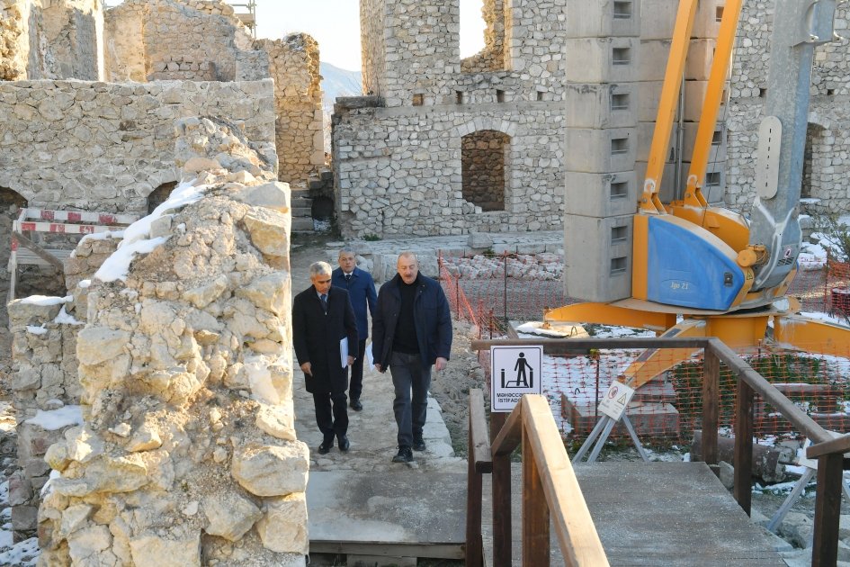 Prezident İlham Əliyev Şuşada Aşağı Gövhər Ağa məscidində aparılan bərpa işləri ilə tanış olub (FOTO/VİDEO) (YENİLƏNİB)