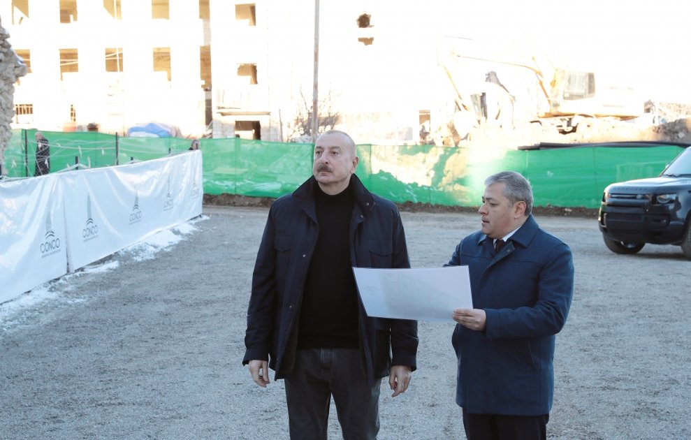 Prezident İlham Əliyev Şuşada 23 binadan ibarət ilk yaşayış kompleksində aparılan tikinti işlərinin gedişi ilə tanış olub (FOTO/VİDEO) (YENİLƏNİB)