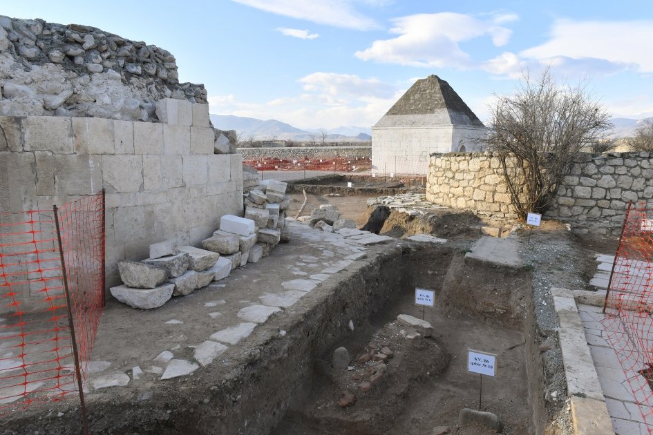 Prezident İlham Əliyev və Birinci xanım Mehriban Əliyeva Ağdamda “İmarət” Kompleksində aparılan bərpa işləri ilə tanış olublar (FOTO/VIDEO)