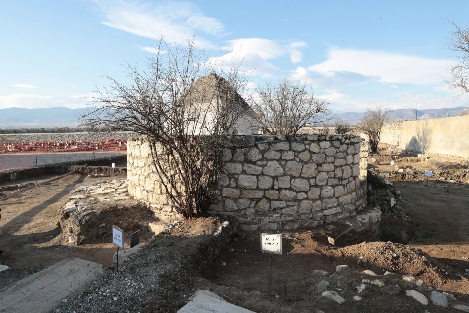 Prezident İlham Əliyev və Birinci xanım Mehriban Əliyeva Ağdamda “İmarət” Kompleksində aparılan bərpa işləri ilə tanış olublar (FOTO/VIDEO)