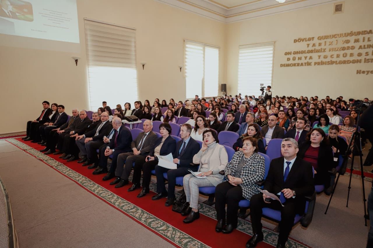 Dövlət İdarəçilik Akademiyasında "Heydər Əliyev Azərbaycanda gənclər siyasətinin banisidir" mövzusunda elmi-praktik konfrans keçirilib (FOTO)