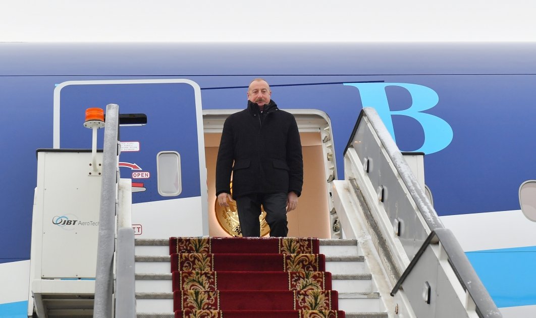 Prezident İlham Əliyev Sankt-Peterburqa işgüzar səfərə gəlib (FOTO/VİDEO)
