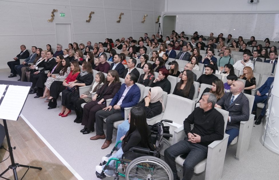 Heydər Əliyev Fondunun vitse-prezidenti Leyla Əliyevanın təşəbbüsü ilə “Ürəkdən-ürəyə” adlı konsert keçirilib (FOTO)