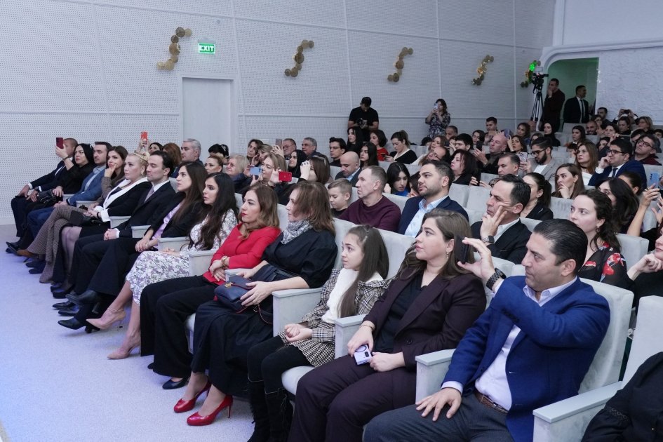 Heydər Əliyev Fondunun vitse-prezidenti Leyla Əliyevanın təşəbbüsü ilə “Ürəkdən-ürəyə” adlı konsert keçirilib (FOTO)