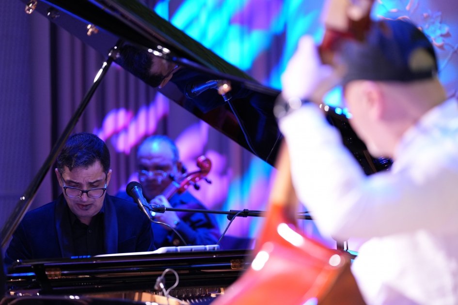 Heydər Əliyev Fondunun vitse-prezidenti Leyla Əliyevanın təşəbbüsü ilə “Ürəkdən-ürəyə” adlı konsert keçirilib (FOTO)