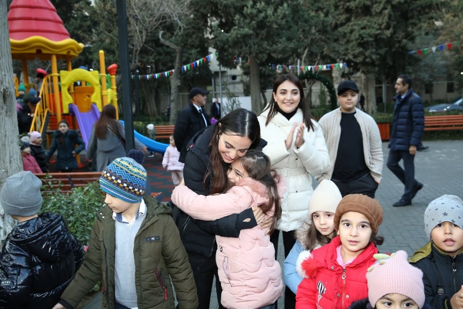 Leyla Əliyevanın iştirakı ilə “Bizim həyət” layihəsi çərçivəsində daha iki həyət yenilənərək sakinlərin istifadəsinə verilib (FOTO)