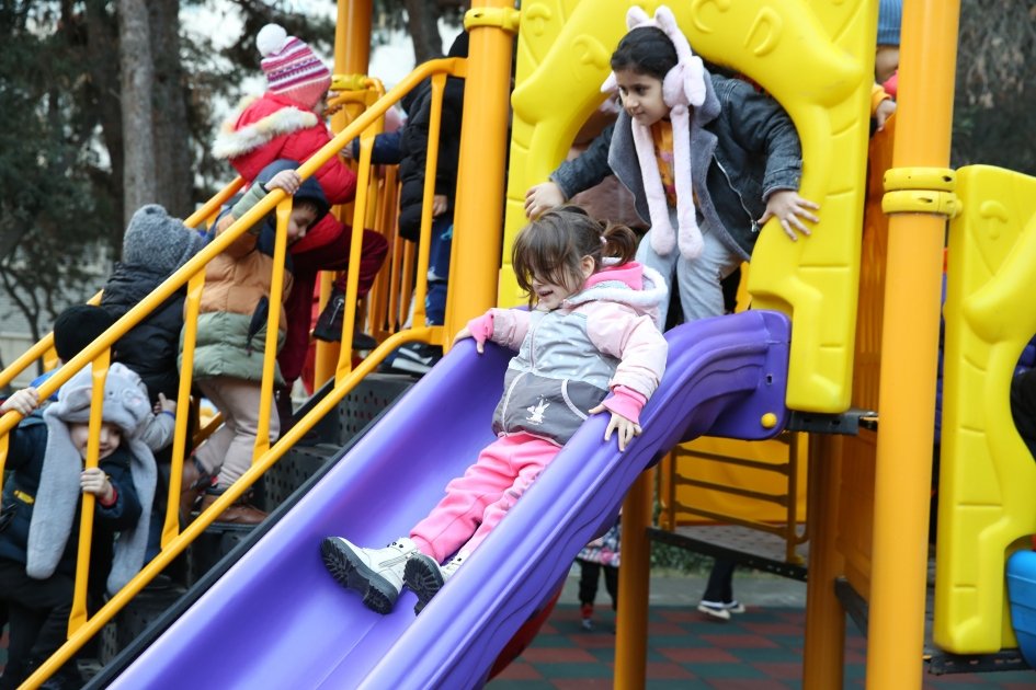 Leyla Əliyevanın iştirakı ilə “Bizim həyət” layihəsi çərçivəsində daha iki həyət yenilənərək sakinlərin istifadəsinə verilib (FOTO)