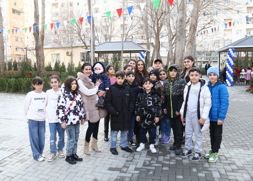 Leyla Əliyevanın iştirakı ilə “Bizim həyət” layihəsi çərçivəsində daha iki həyət yenilənərək sakinlərin istifadəsinə verilib (FOTO)