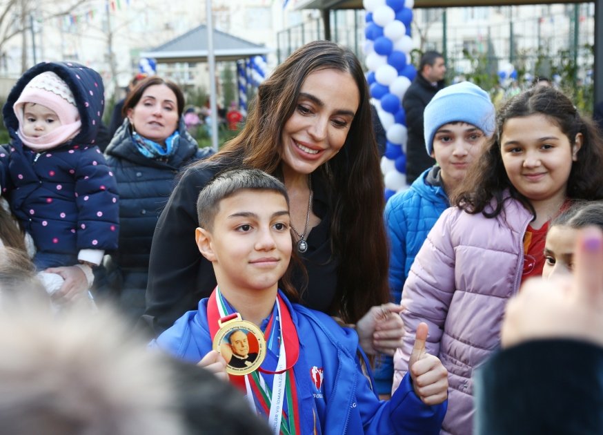 Leyla Əliyevanın iştirakı ilə “Bizim həyət” layihəsi çərçivəsində daha iki həyət yenilənərək sakinlərin istifadəsinə verilib (FOTO)