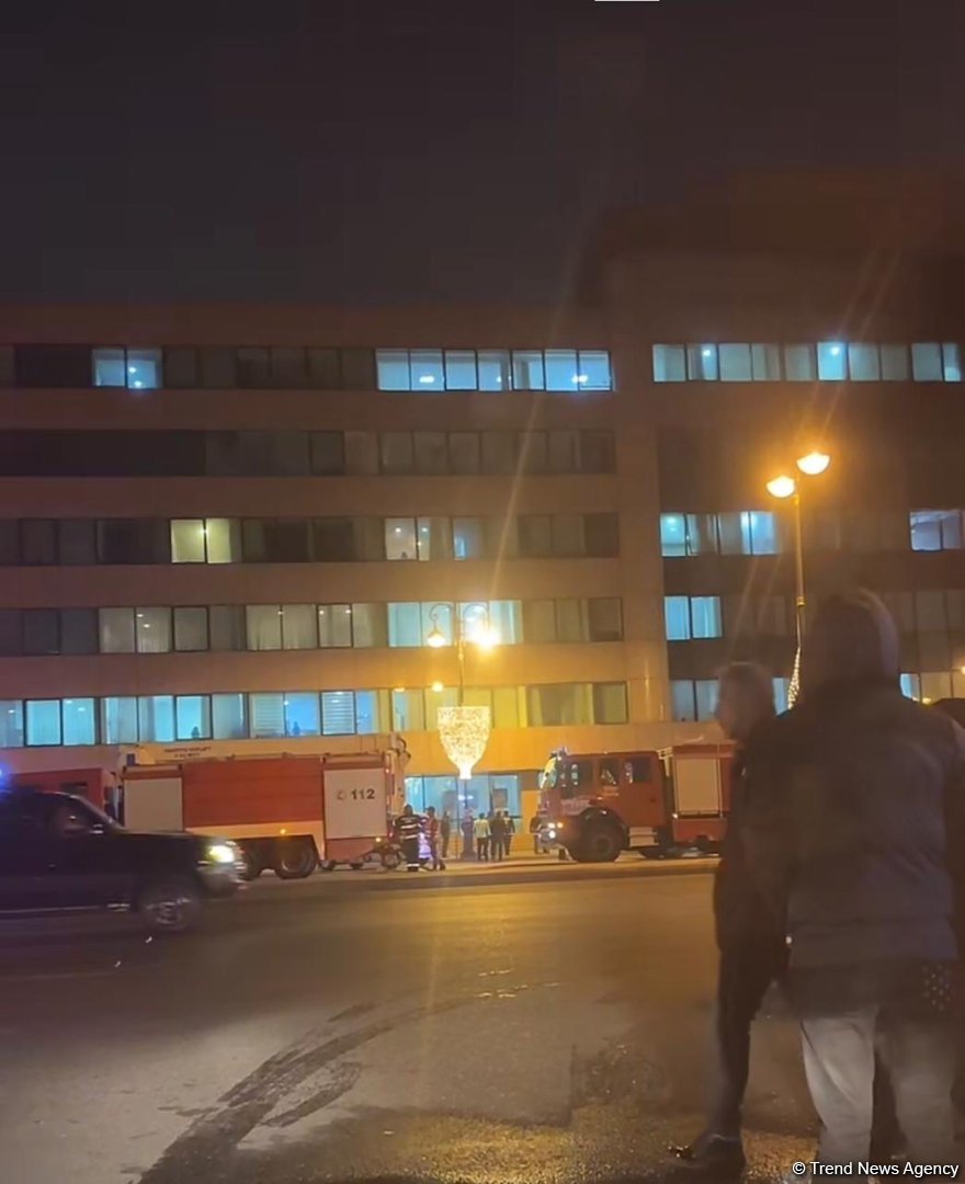 Respublika Perinatal Mərkəzindəki yanğın söndürülüb, xəstələr təxliyə edilir (FOTO/VİDEO) (YENİLƏNİB-3)