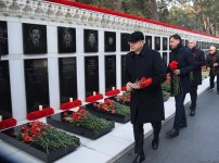 Azərbaycan xalqı 20 Yanvar faciəsi qurbanlarının əziz xatirəsini yad edir (FOTO)
