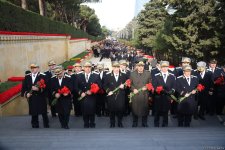 Azərbaycan xalqı 20 Yanvar faciəsi qurbanlarının əziz xatirəsini yad edir (FOTO)