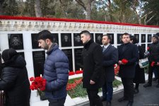 Azərbaycan xalqı 20 Yanvar faciəsi qurbanlarının əziz xatirəsini yad edir (FOTO)