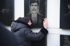 Azərbaycan xalqı 20 Yanvar faciəsi qurbanlarının əziz xatirəsini yad edir (FOTO)