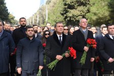 Azərbaycan xalqı 20 Yanvar faciəsi qurbanlarının əziz xatirəsini yad edir (FOTO)
