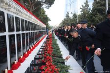 Azərbaycan xalqı 20 Yanvar faciəsi qurbanlarının əziz xatirəsini yad edir (FOTO)