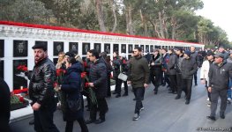 Azərbaycan xalqı 20 Yanvar faciəsi qurbanlarının əziz xatirəsini yad edir (FOTO)